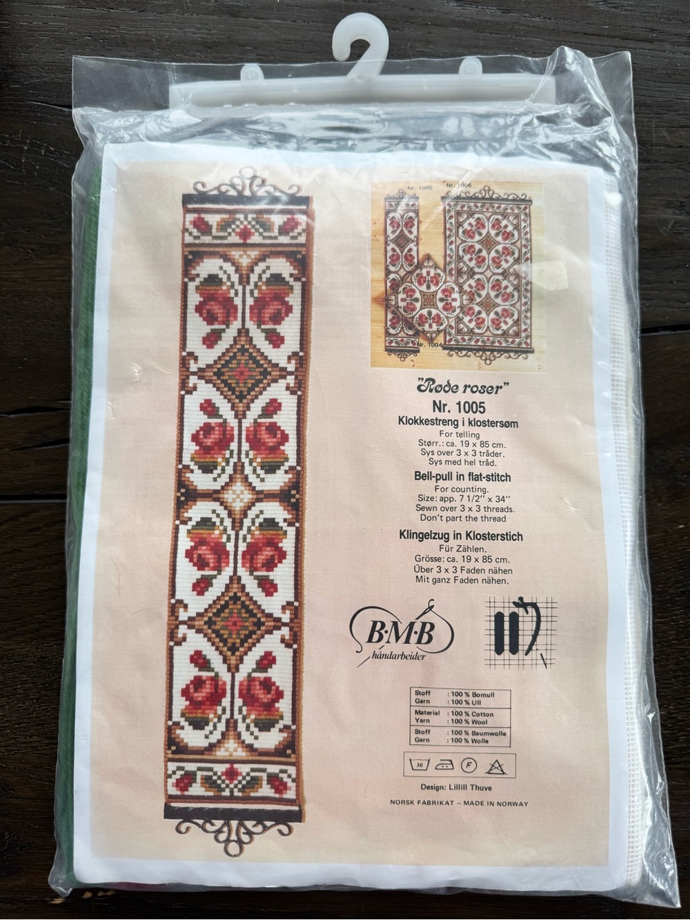 "Røde Roser" Nr. 1005 Flat Stitch Klokkestreng — Made in Norway